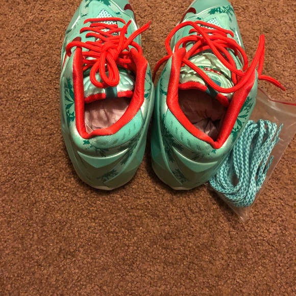 LeBron James “Christmas” - Picture 2 of 4